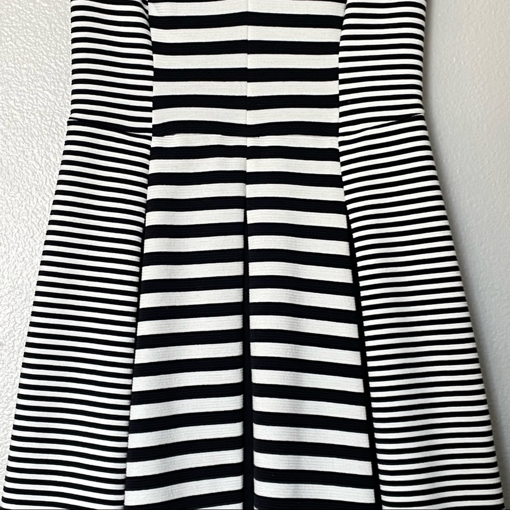 NWT Banana Republic Knit Short Sleeve Faille Black/White Striped Dress Size 2 - Picture 4 of 10